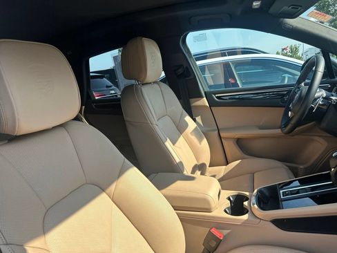 Certified 2026 Porsche Macan AWD/4WD image 7