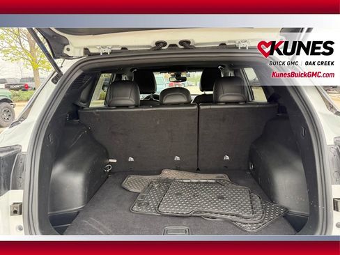 Used 2025 Jeep Compass Trailhawk AWD/4WD image 5
