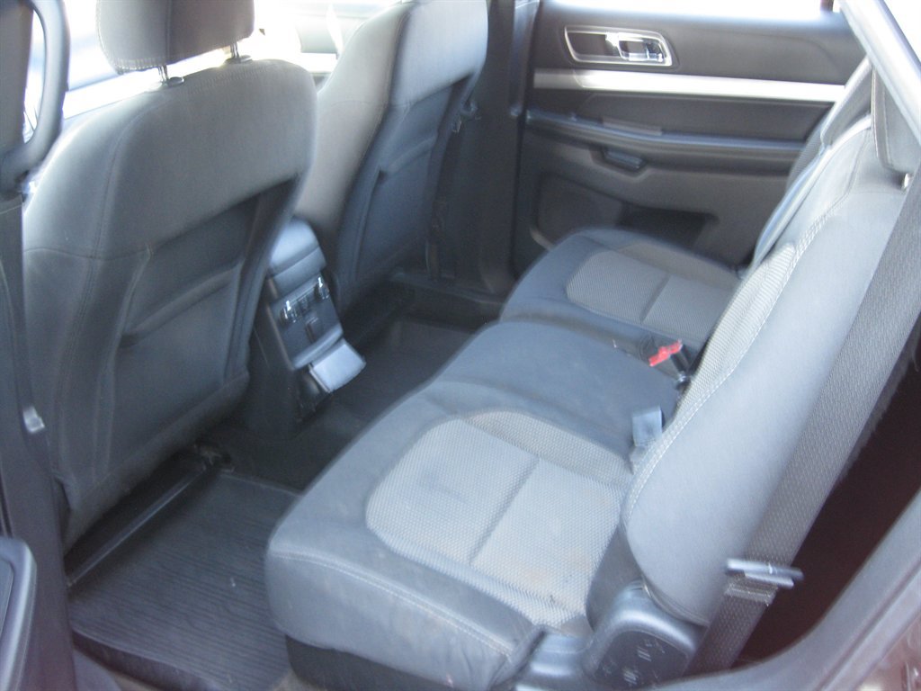 Used 2017 Ford Explorer XLT AWD/4WD image 23