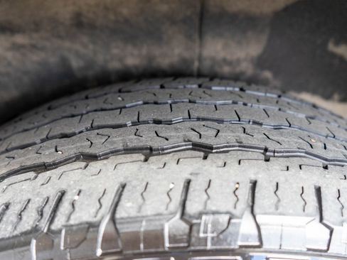 Used 2024 GMC Yukon AT4 w/ Technology Package image 40