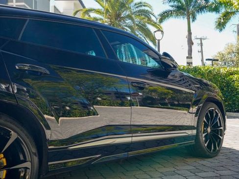 Used 2022 Lamborghini Urus image 29