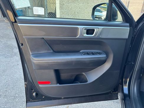 Used 2025 Hyundai Santa Fe SEL FWD image 18