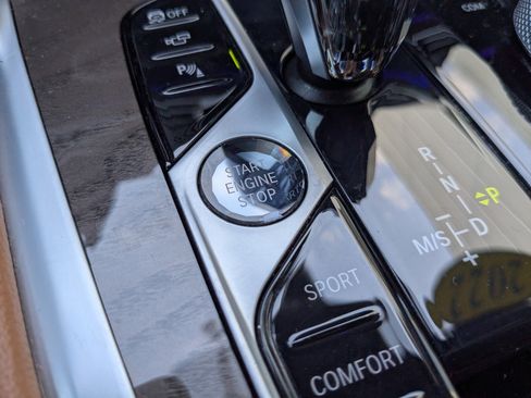 Used 2022 BMW X6 xDrive40i w/ M Sport Package image 34