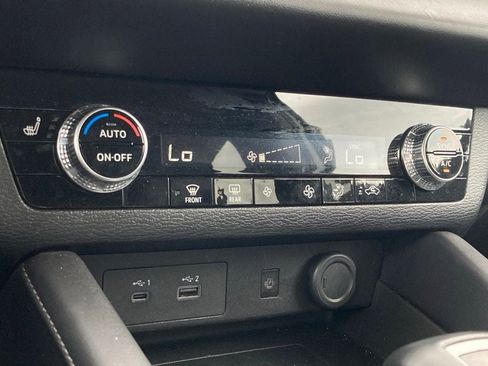 Used 2024 Mitsubishi Outlander SE Black Edition FWD image 23