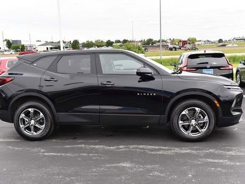 Used 2025 Chevrolet Blazer LT AWD/4WD image 5