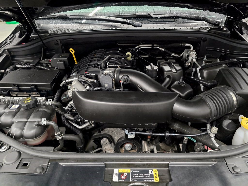 Used 2025 Dodge Durango GT RWD image 11