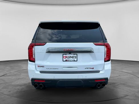 Used 2022 GMC Yukon XL AT4 w/ AT4 Premium Plus Package AWD/4WD image 8