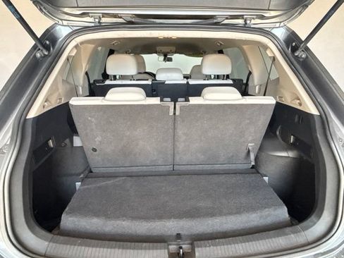 Used 2018 Volkswagen Tiguan SE w/ 3rd Row Seat Package AWD/4WD image 28