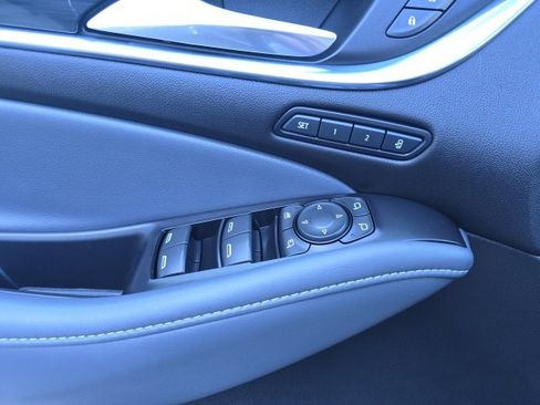 Used 2021 Buick Enclave Premium w/ Sun and Sites Package image 13