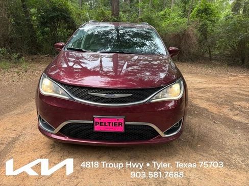 Used 2020 Chrysler Pacifica Touring-L Plus w/ Tire & Wheel Group FWD image 2