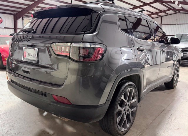 Used 2021 Jeep Compass Latitude FWD image 2