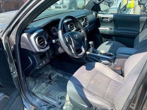 Used 2016 Toyota Tacoma TRD Sport w/ Premium & Technology Package AWD/4WD image 8