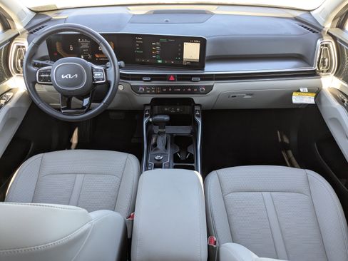 Certified 2025 Kia Sorento S w/ Panoramic Sunroof Package image 17