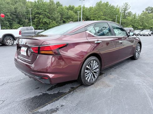 Used 2025 Nissan Altima 2.5 SV FWD image 6