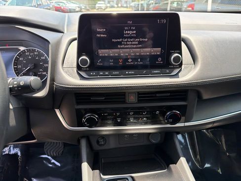 Used 2025 Nissan Rogue S FWD image 22