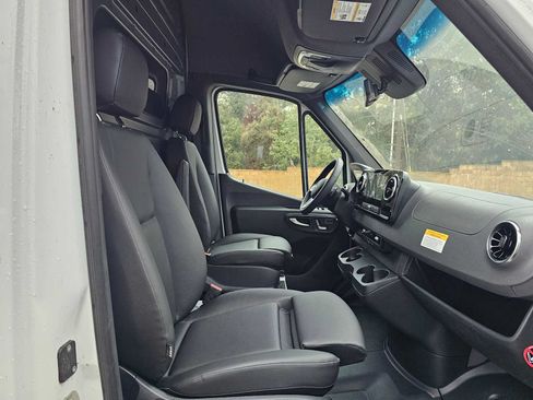Used 2024 Mercedes-Benz Sprinter 3500 image 10