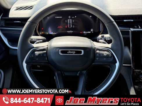 Used 2025 Jeep Grand Cherokee Altitude image 15