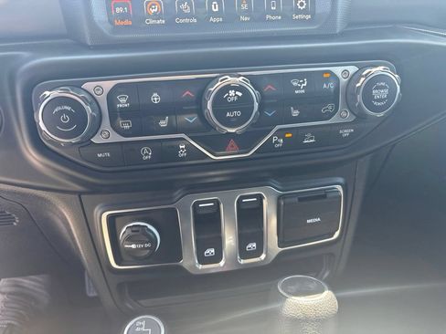 Used 2023 Jeep Wrangler Sport AWD/4WD image 14
