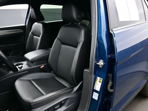 Used 2020 Volkswagen Atlas Cross Sport SE image 12