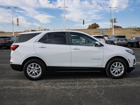 Used 2024 Chevrolet Equinox LT image 2