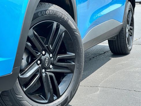 Certified 2025 Chevrolet Trax ACTIV w/ Sunroof Package FWD image 2