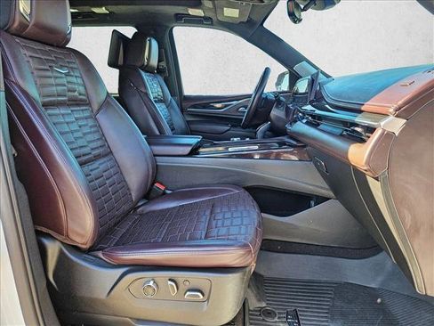 Used 2023 Cadillac Escalade ESV Sport Platinum w/ LPO, ONYX Package image 23