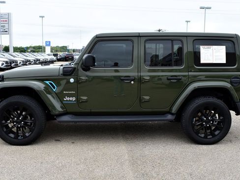 Used 2023 Jeep Wrangler Unlimited Sahara w/ Cold Weather Group AWD/4WD image 5