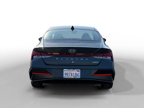 Certified 2025 Hyundai Elantra Limited image 4