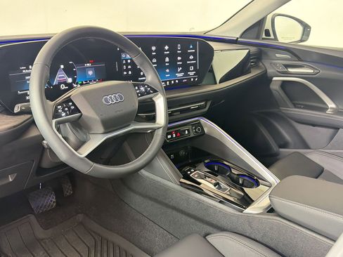 Used 2025 Audi Q5 Premium Plus w/ Premium Plus image 4