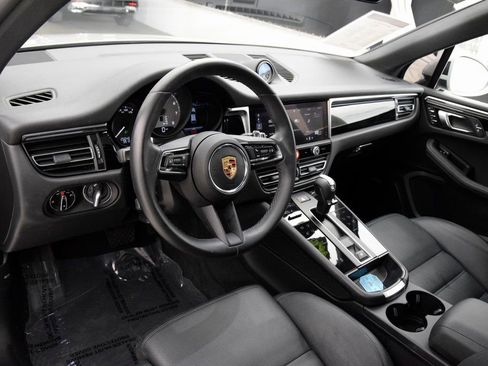 Used 2023 Porsche Macan S image 21