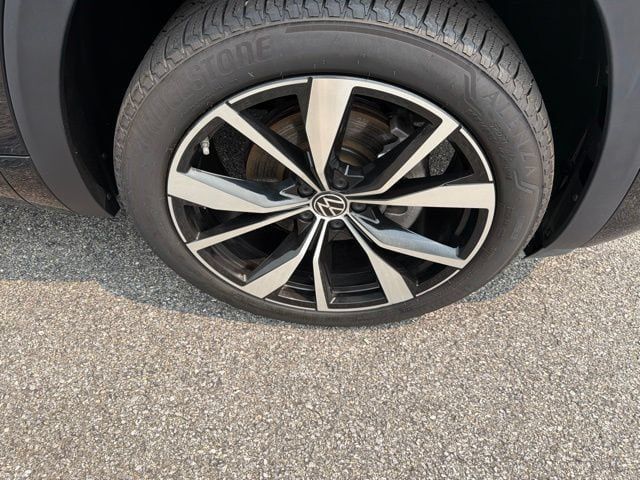 Certified 2026 Volkswagen Atlas SEL Premium R-Line AWD/4WD image 31