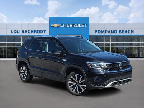 Used 2024 Volkswagen Taos SE image 1