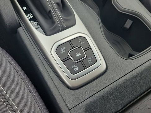 New 2026 Nissan Frontier SV AWD/4WD image 31