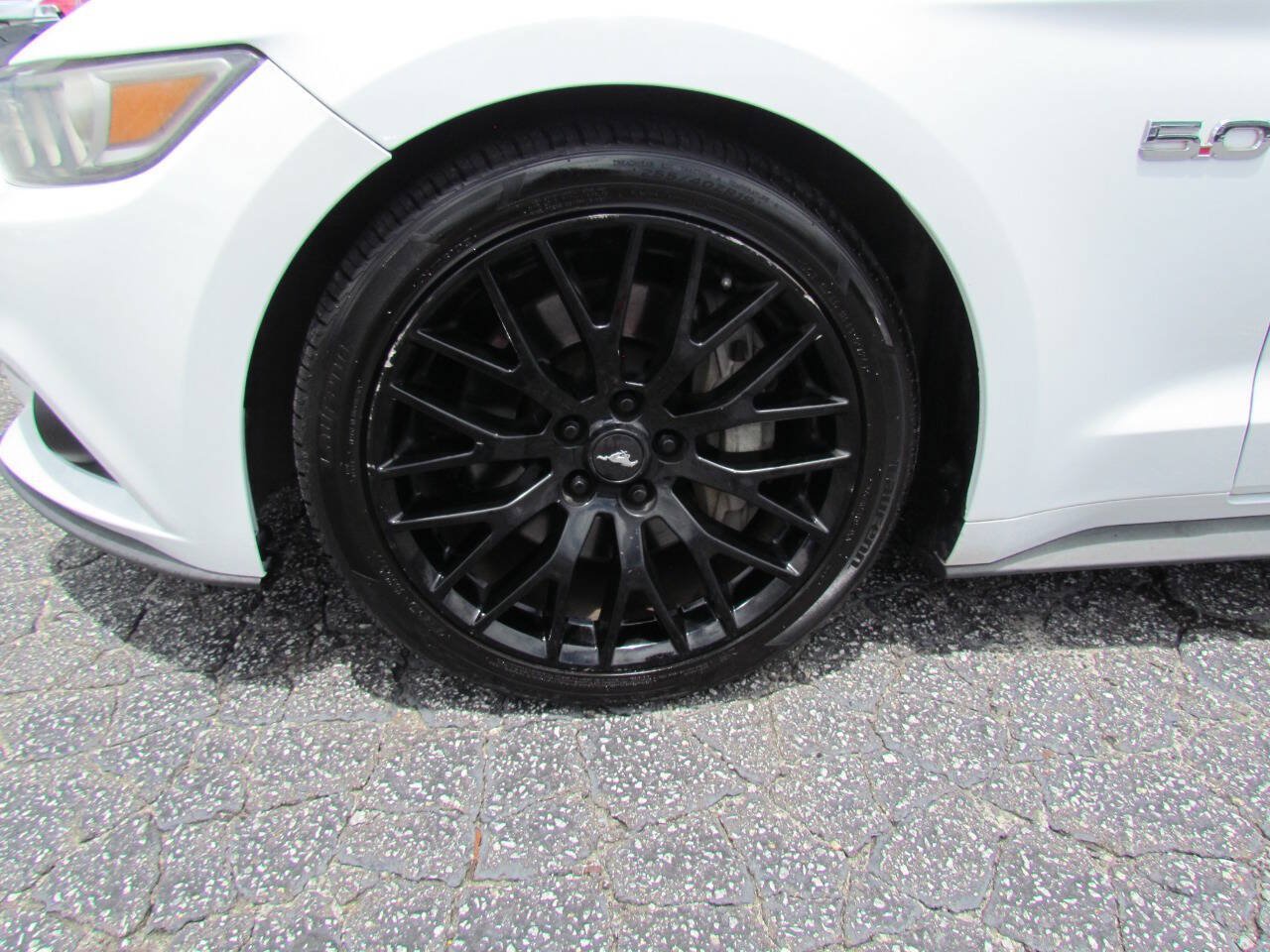 Used 2017 Ford Mustang GT Premium RWD image 23