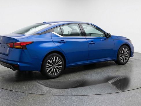 Used 2025 Nissan Altima 2.5 SV FWD image 9