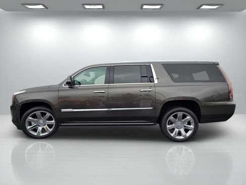 Used 2020 Cadillac Escalade ESV Premium Luxury image 7