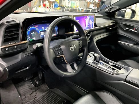 Used 2023 Toyota Crown Platinum image 17