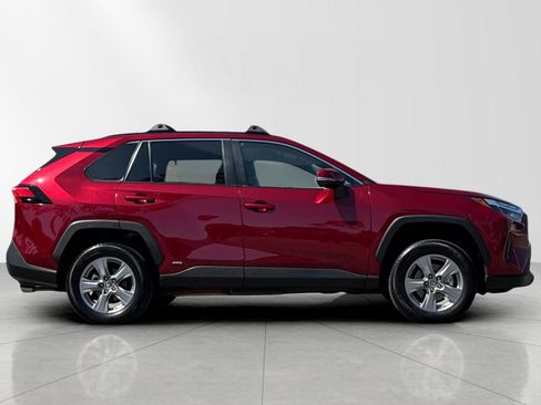 Used 2024 Toyota RAV4 LE AWD/4WD image 3