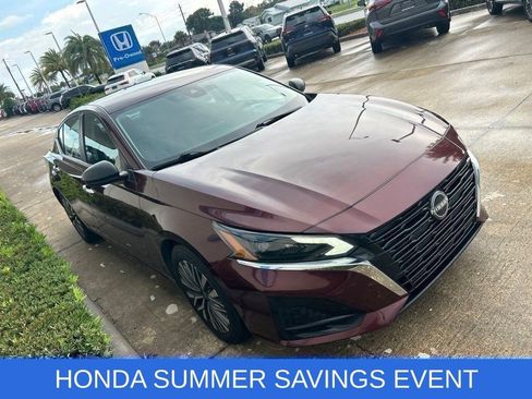 Used 2024 Nissan Altima 2.5 SV FWD image 3