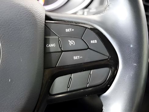 Used 2021 Jeep Cherokee Latitude Plus FWD image 29