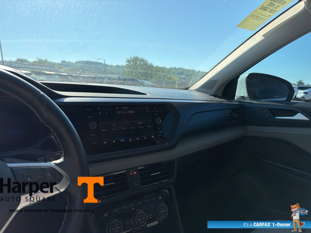 Used 2024 Volkswagen Taos SE w/ Panoramic Sunroof Package FWD image 17