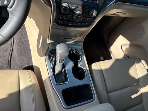 Used 2018 Jeep Grand Cherokee Limited RWD image 15