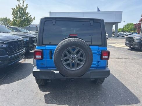 Used 2024 Jeep Wrangler Unlimited Sport AWD/4WD image 3