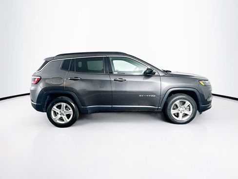 Used 2023 Jeep Compass Latitude AWD/4WD image 10