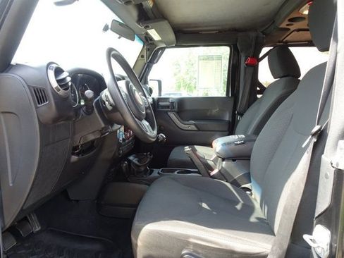 Used 2016 Jeep Wrangler Sport AWD/4WD image 9