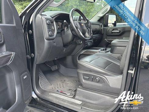 Used 2022 Chevrolet Silverado 2500 LTZ w/ LTZ Premium Package AWD/4WD image 15