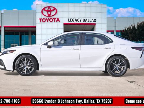 Used 2021 Toyota Camry SE image 7
