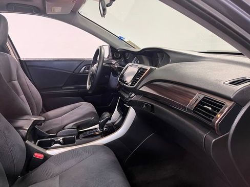 Used 2016 Honda Accord EX image 11