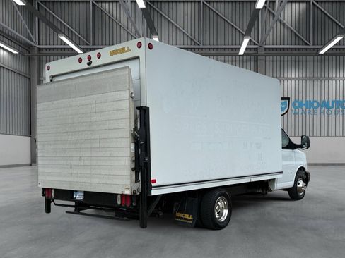 Used 2018 Chevrolet Express 3500 w/ Driver Convenience Package image 2