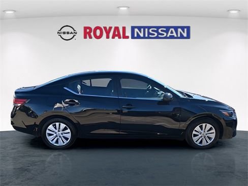 Used 2025 Nissan Sentra S image 8